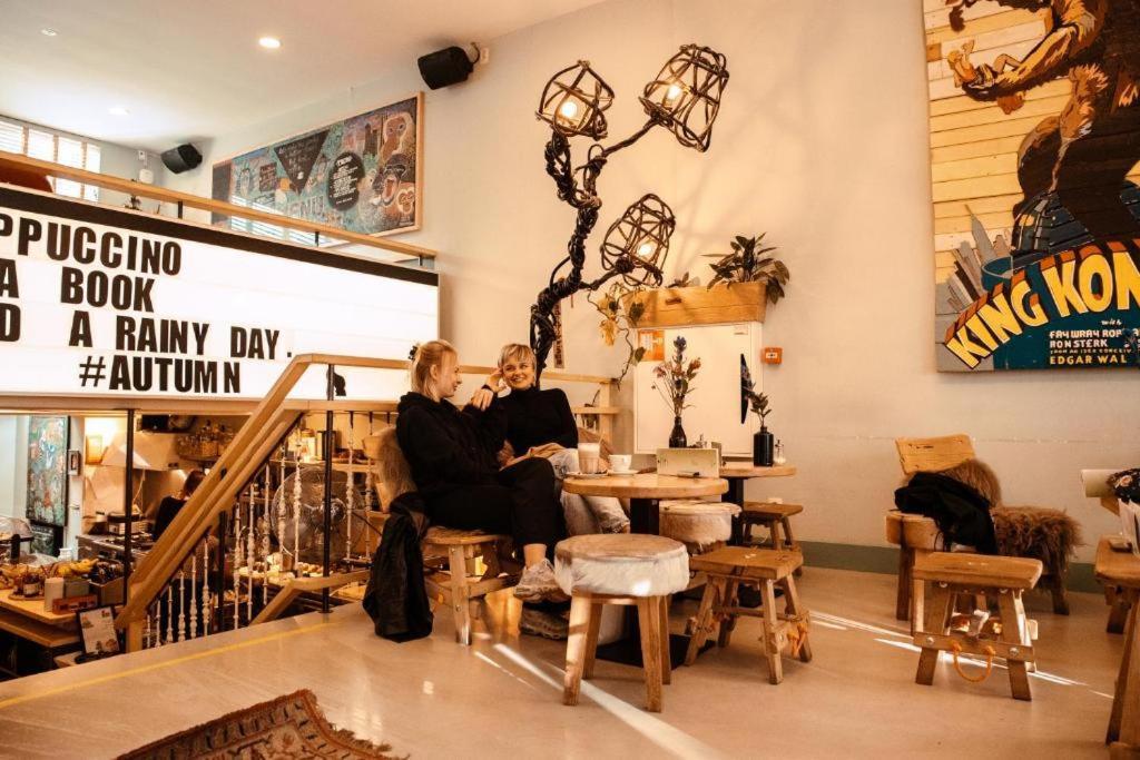 King Kong Hostel Роттердам Экстерьер фото